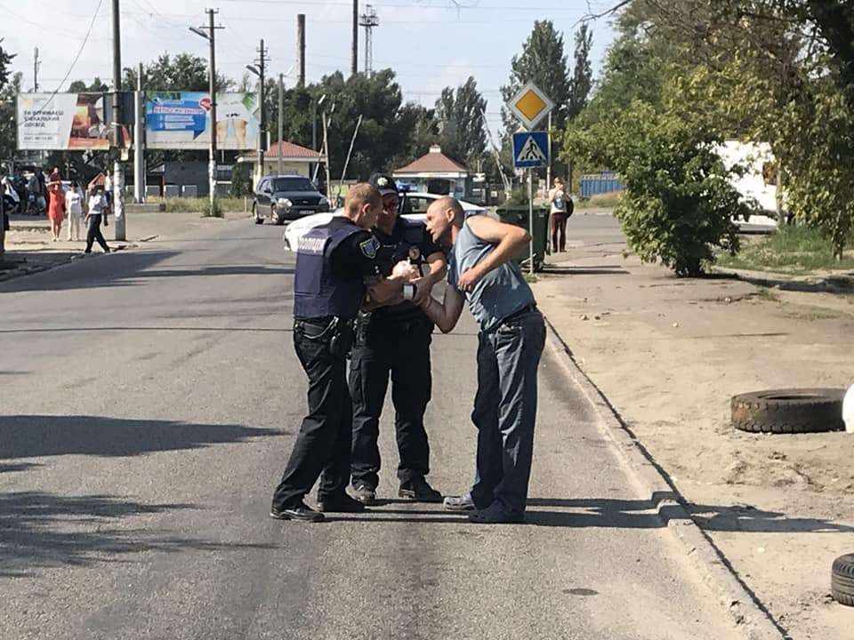 Дали гранату и выдернули чеку: в Днепре друзья пошутили над мужчиной (фото)