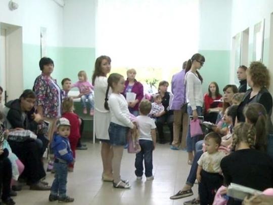 Медреформа:  родителям придется самим водить детей-школьников на медосмотр