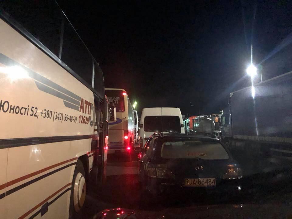 На границе с Украиной застряли более 600 авто: названа причина