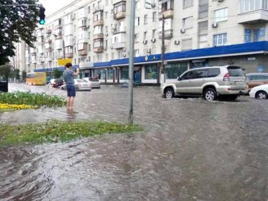 Потоп в Киеве: левый берег столицы ушел под воду (видео)