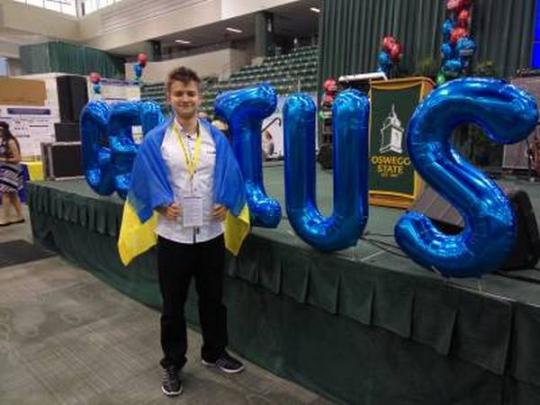 Украинский школьник выиграл олимпиаду Genius, представив новый метод очистки морей от нефти