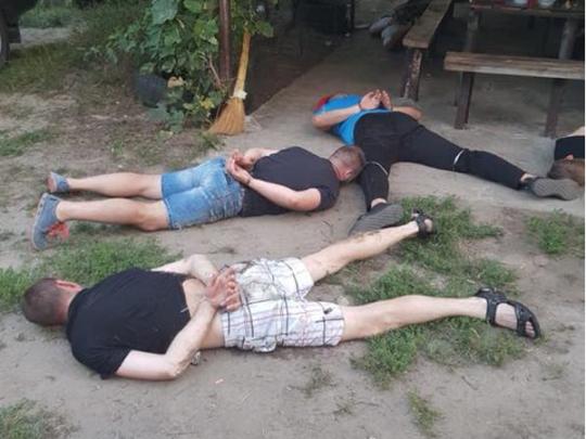 Уложили лицом в землю: полиция сорвала сходку криминальных авторитетов (фото)