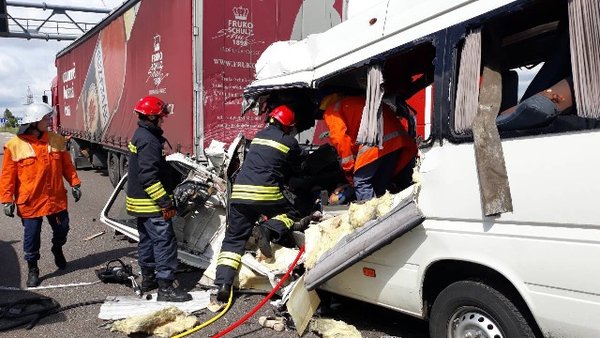 В страшной аварии на трассе Киев – Чоп погибли десять человек (обновлено, фото, видео)