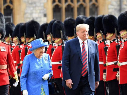 Дональд Трамп впервые встретился с британской королевой (фото)