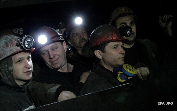 На Луганщине в шахте заблокированы сотни горняков