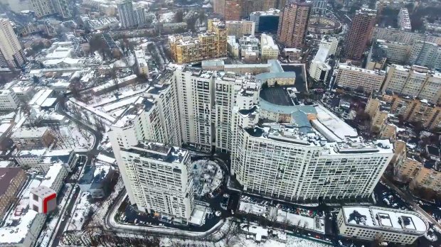 Багатим – квартири, бідним – черги: чому чиновники-мільйонери отримують житло від держави