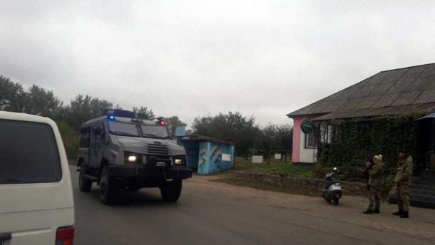 Без документів, без речей: як люди тікають від вибухів поблизу Ічні