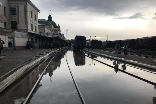 Буревій та сильні зливи: негода наробила лиха на заході України