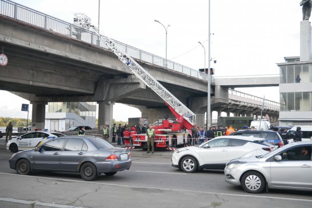 Чоловік погрожував підірвати міст Метро у Києві: що про це відомо