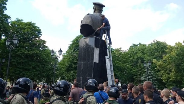Чому Харків поклав на лопатки маршала Жукова: пояснення Вятровича