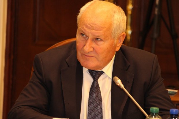 Елітні маєтки та дорога зброя: як живуть екоінспектори України