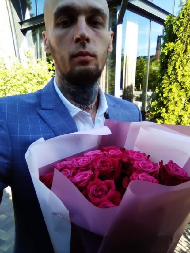 Это Hitman: за кого воюет на Донбассе гражданин Молдовы и что означает тот самый палец