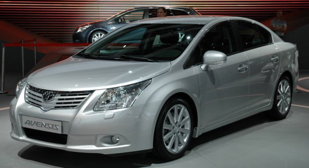 Гібрид Toyota Camry витіснить Avensis на європейському ринку