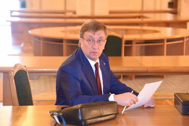 Голобородько VS Зеленський: війна президента із Верховною Радою та план відновлення Донбасу