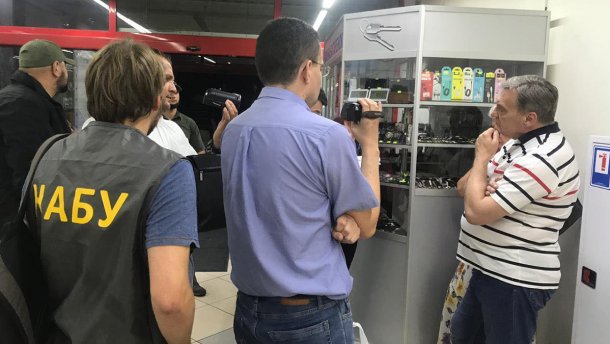Гримчака та його помічника затримали на хабарі у 480 тисяч доларів: усе, що відомо