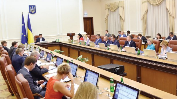 Кого зі старих міністрів варто залишити в новому уряді: ваша думка