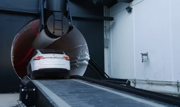 Компанія Apple переманила до себе найкращого дизайнера Tesla