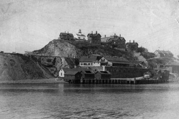 Кому вдалося втекти з найвідомішої вязниці, що оточена крижаною водою та акулами