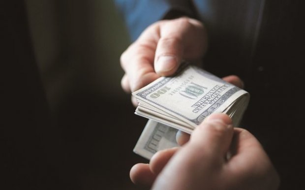Корупційні схеми в Росії та Україні: яка відмінність