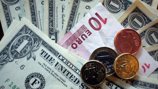Курс валют на 13 вересня: долар і євро продовжують дешевшати