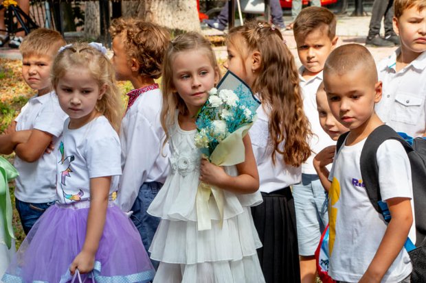 Львівські школярі здивували незвичним святкуванням Дня знань: промовисті фото, відео