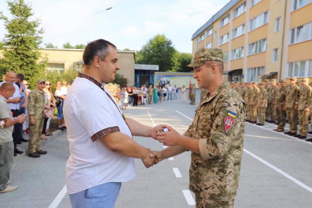 Львівські школярі здивували незвичним святкуванням Дня знань: промовисті фото, відео