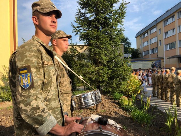 Львівські школярі здивували незвичним святкуванням Дня знань: промовисті фото, відео