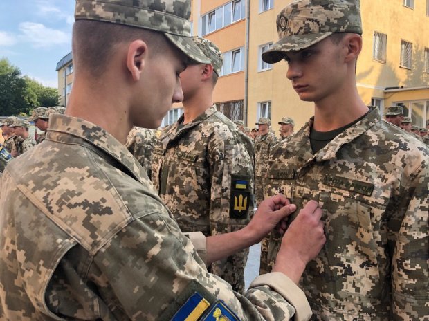 Львівські школярі здивували незвичним святкуванням Дня знань: промовисті фото, відео