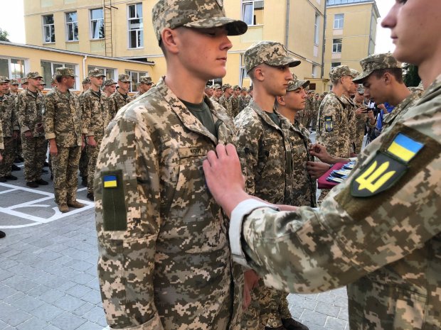 Львівські школярі здивували незвичним святкуванням Дня знань: промовисті фото, відео