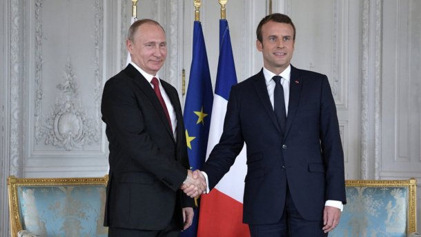 Макрон думає над тим, аби зняти санкції з Росії: зустріч Путіна з президентом Франції