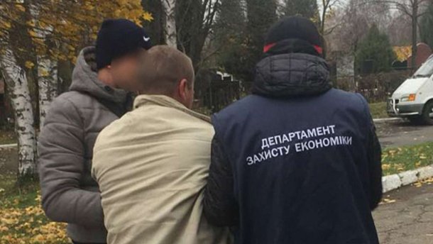 На хабарі погорів депутат Чернівецької міської ради: поліція затримала зловмисника