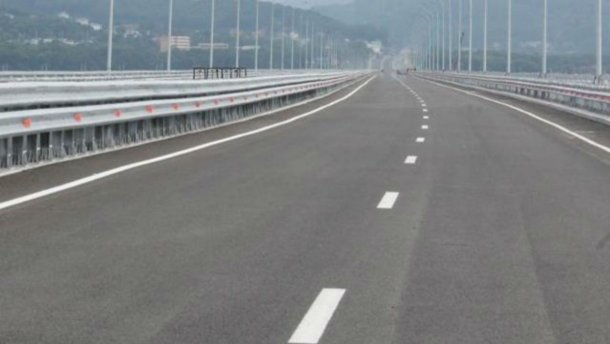 На підїзді до Києва зважуватимуть авто в русі: деталі
