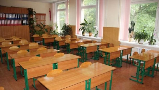 Окупанти заявляють, що у кримських школах знову почали вивчати українську