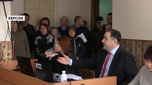 Отримали шалені рахунки за тепло: на Херсонщині люди вийшли на протести