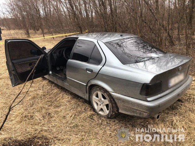 Озброєний чоловік кинув гранату в бік поліцейських на Дніпропетровщині: фото та відео