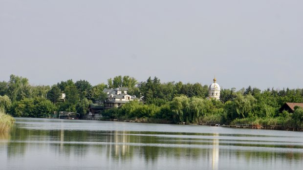 Піски через 5 років після звільнення: як бойовики знищили елітне селище на околиці Донецька