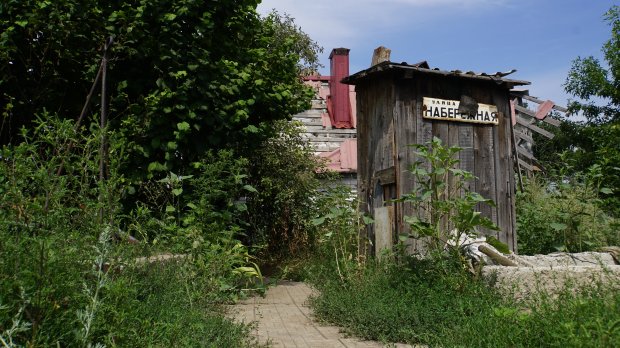 Піски через 5 років після звільнення: як бойовики знищили елітне селище на околиці Донецька