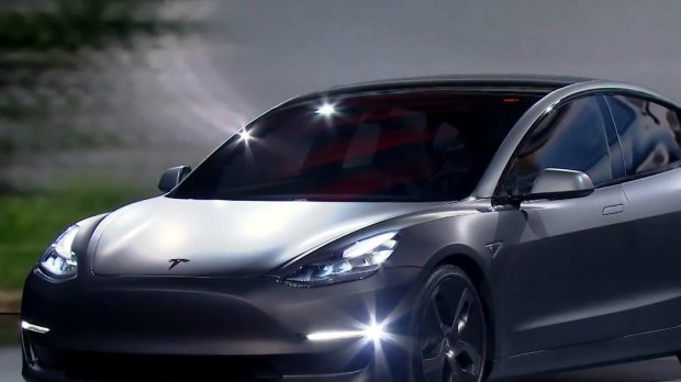 Перше доступне авто Tesla, електрокар можна підзарядити від смартфона