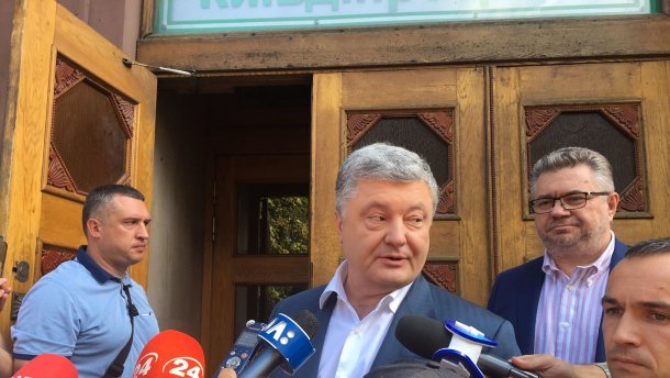 Порошенко вийшов з допиту в ДБР