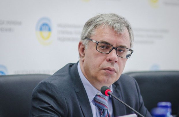 Прямо в руки Медведчука: соратник Порошенка саботував закриття телеканалу 112 Україна