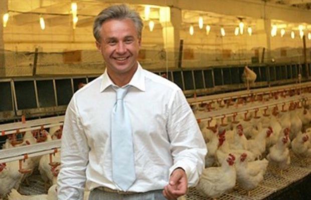 Розподіл бюджету по-Гройсманськи: 500 гривень українцям, мільйони – раднику Порошенка