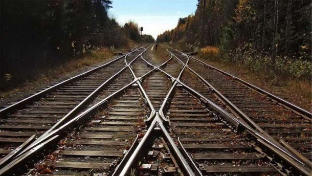 Рух потягів призупинено на Запоріжжі: причина – вибухівка на колії