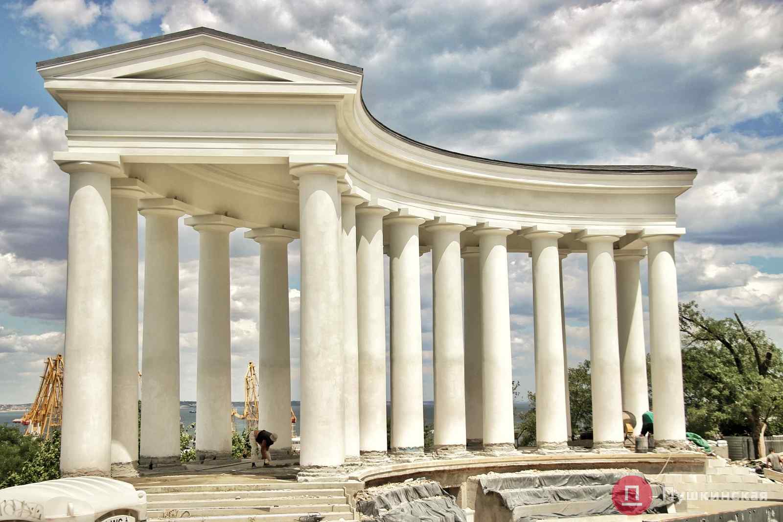 С Воронцовской колоннады сняли строительные леса. Фото