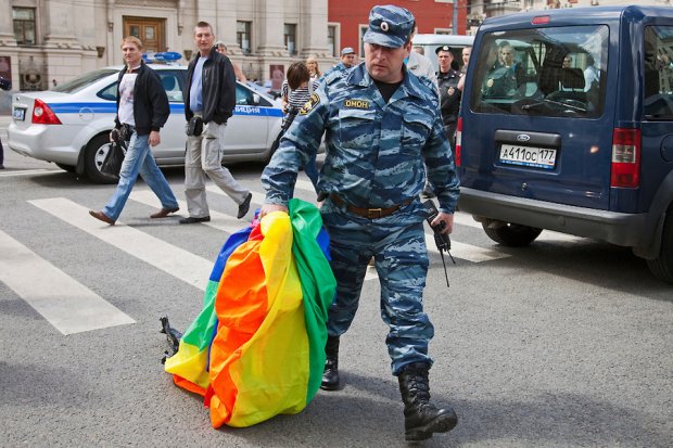 Сафарі на представників ЛГБТ: у яких питаннях розходяться волонтери та націоналісти