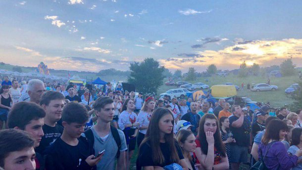 Страшний буревій атакував KOZAK Fest: обвалився дах сцени, фестиваль припинили