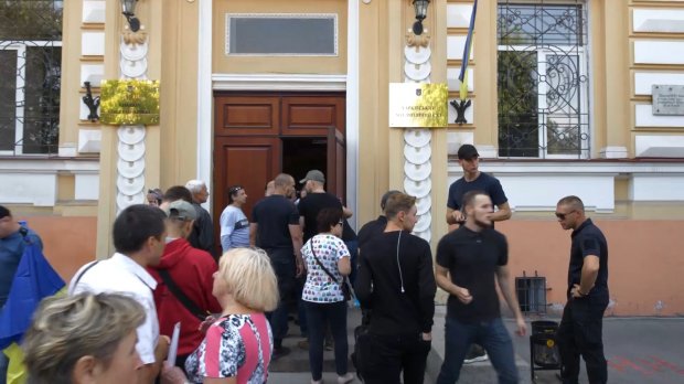 Теракт у Харкові: чому суд за 4 роки не може винести вирок підозрюваним, які визнали свою вину
