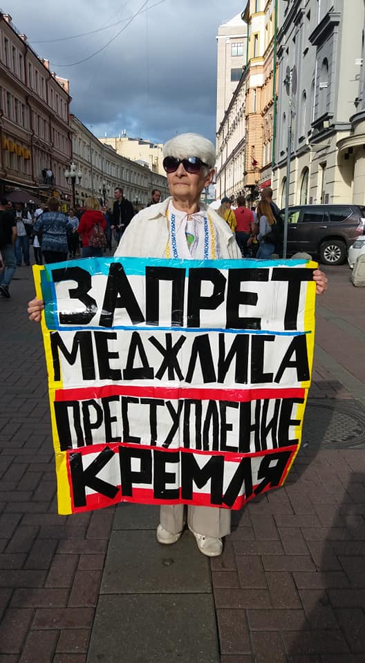 У центрі Москви відбулися пікети за деокупацію Криму: фото
