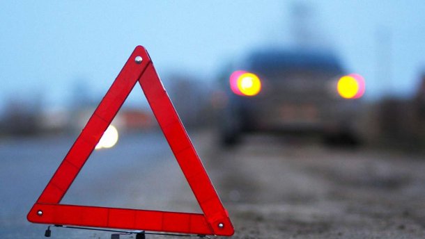 У центрі Запоріжжя маршрутка врізалась у легковик: фото