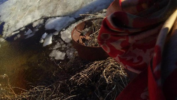У Дніпрі шість чоловіків провалилися під кригу: фото