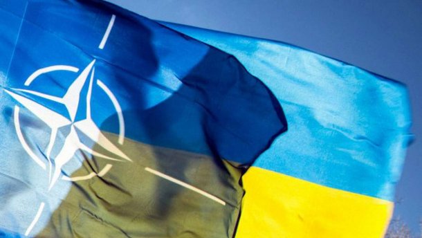 Україна, НАТО і ЄС: як вплинуть зміни до Конституції на життя українців